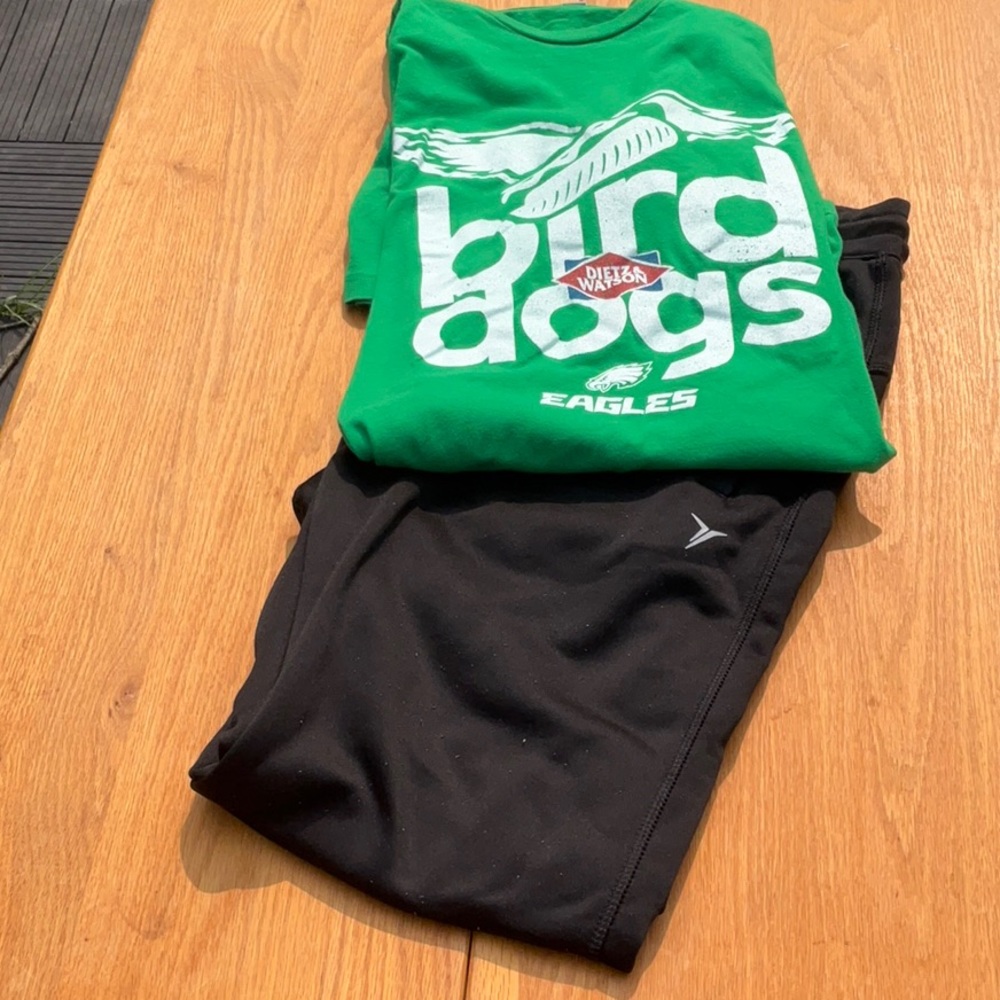 Next Level Apparel Large Bird Dogs Eagles short sleeve crewneck tee